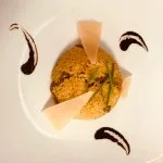 Šafranové rizoto z hovädzej sviečkovej s parmezánom