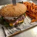 Mr. Pulled Pork s batátmi