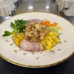 Poke bowl s kuracím mäsom   lososom